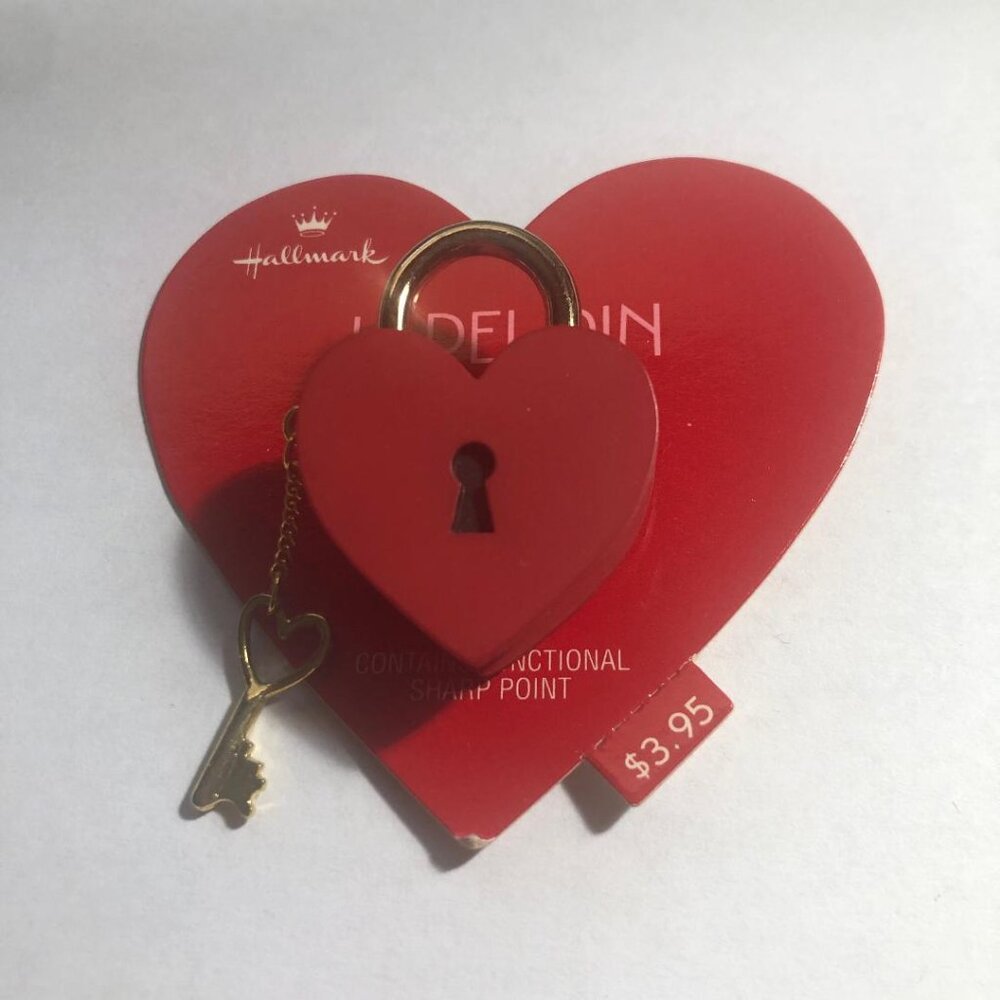 Vintage Hallmark Valentines Lapel Pin Heart Lock & Key Love Chain Keyhole New